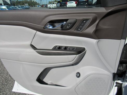 Used 2023 GMC Acadia SLT w/ Technology Package image 22