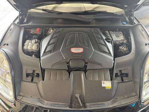 Used 2023 Porsche Cayenne Turbo AWD/4WD image 40