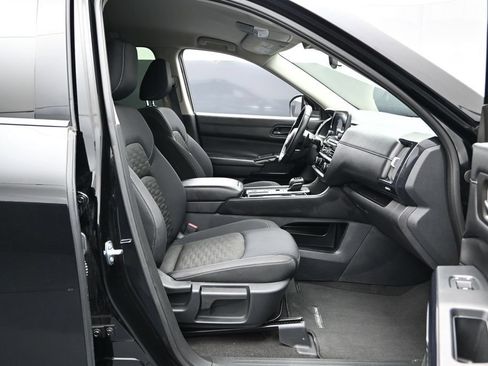 Used 2025 Nissan Pathfinder SV FWD image 23
