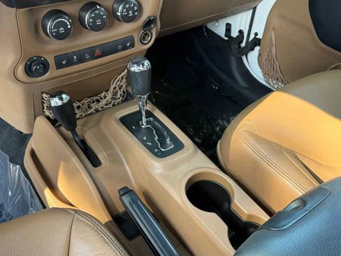 Used 2013 Jeep Wrangler Unlimited Sahara w/ Connectivity Group AWD/4WD image 26