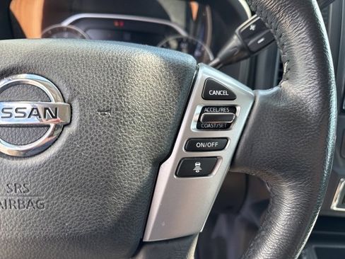 Used 2022 Nissan Titan SV w/ SV Convenience Package image 22