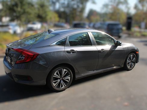 Used 2018 Honda Civic EX-T image 12