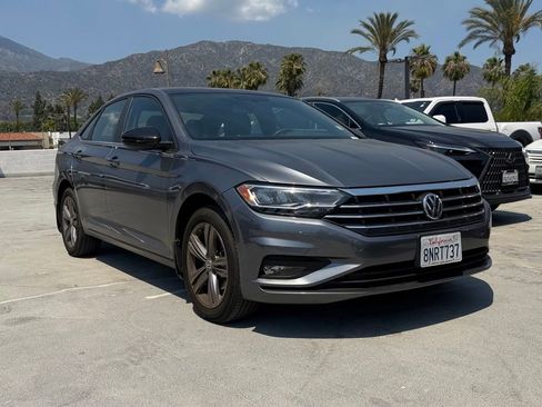 Used 2019 Volkswagen Jetta R-Line w/ R-Line Cold Weather Package FWD image 1