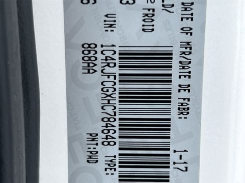 Used 2017 Jeep Grand Cherokee Overland w/ Jeep Active Safety Group image 36