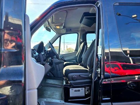 Used 2016 Mercedes-Benz Sprinter 2500 image 24
