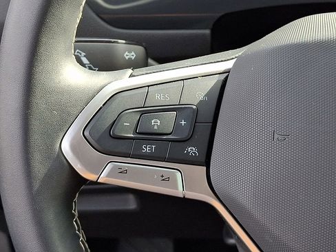 Used 2024 Volkswagen Tiguan SE w/ Panoramic Sunroof Package image 22