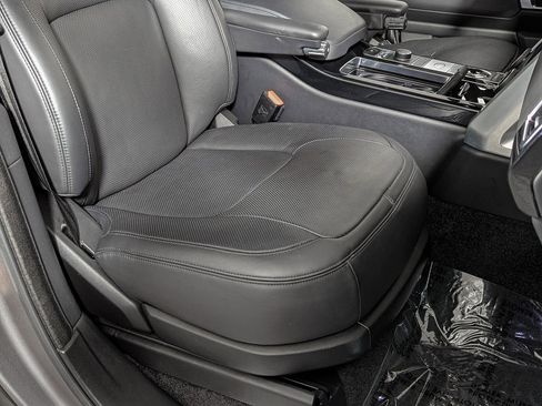 Used 2020 Land Rover Range Rover HSE image 27