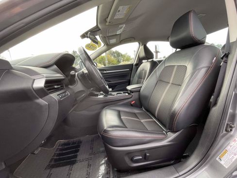 Used 2024 Nissan Altima 2.5 SR FWD image 17
