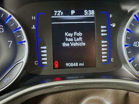 Used 2019 Chrysler Pacifica L image 12