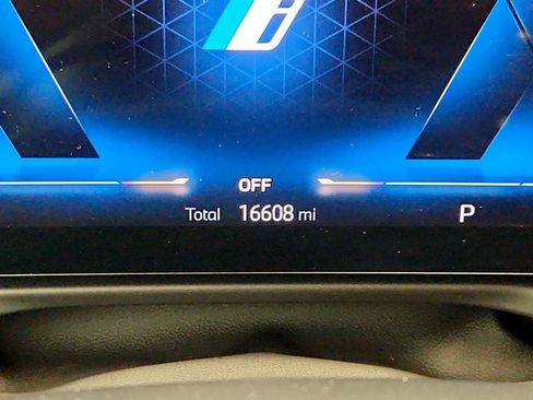 Used 2024 BMW 330e xDrive w/ Premium Package image 16