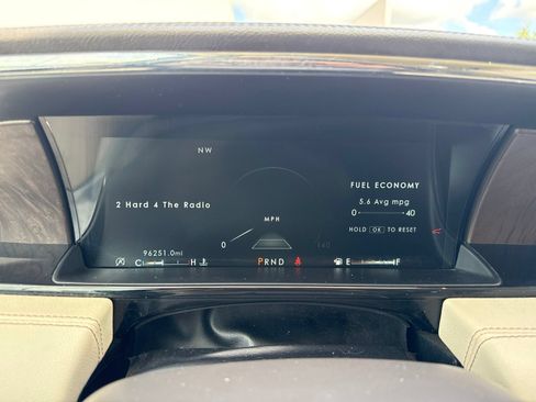 Used 2018 Lincoln Navigator Select w/ Technology Package RWD image 10