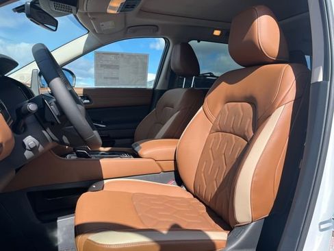 New 2026 Nissan Pathfinder Platinum image 14