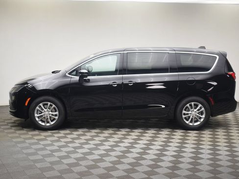 New 2027 Chrysler Pacifica Select AWD/4WD image 12
