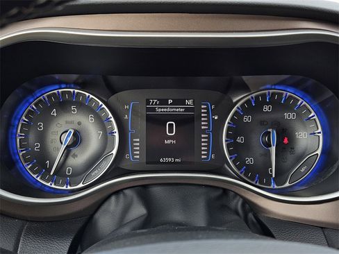 Used 2023 Chrysler Voyager LX image 11