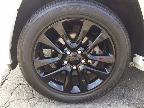 Used 2019 Jeep Grand Cherokee Altitude AWD/4WD image 41