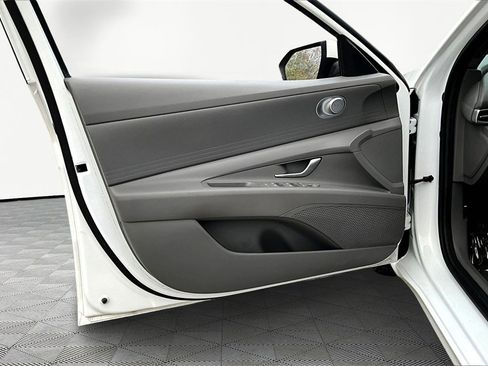 Used 2023 Hyundai Elantra SEL image 23