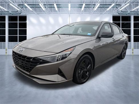 Used 2023 Hyundai Elantra Blue image 7