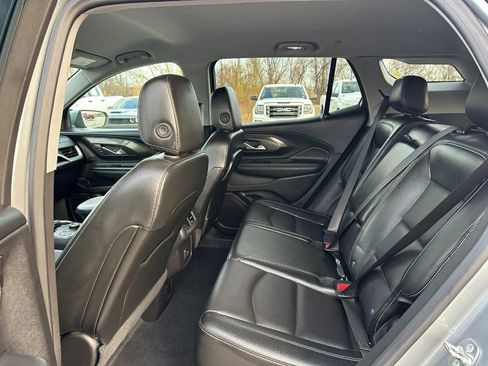 Used 2024 GMC Terrain SLT image 10