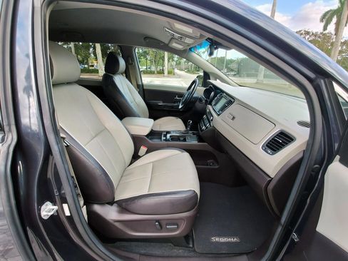 Used 2016 Kia Sedona SX Limited image 39