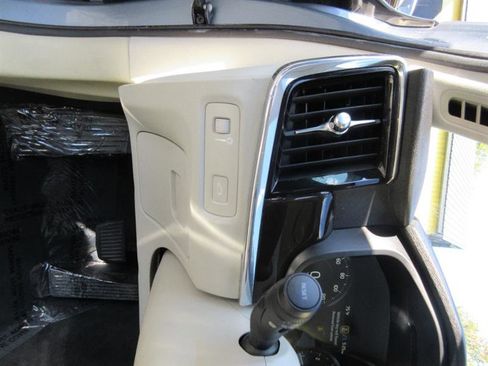 Used 2018 Volvo S90 T5 Momentum w/ Convenience Package image 13