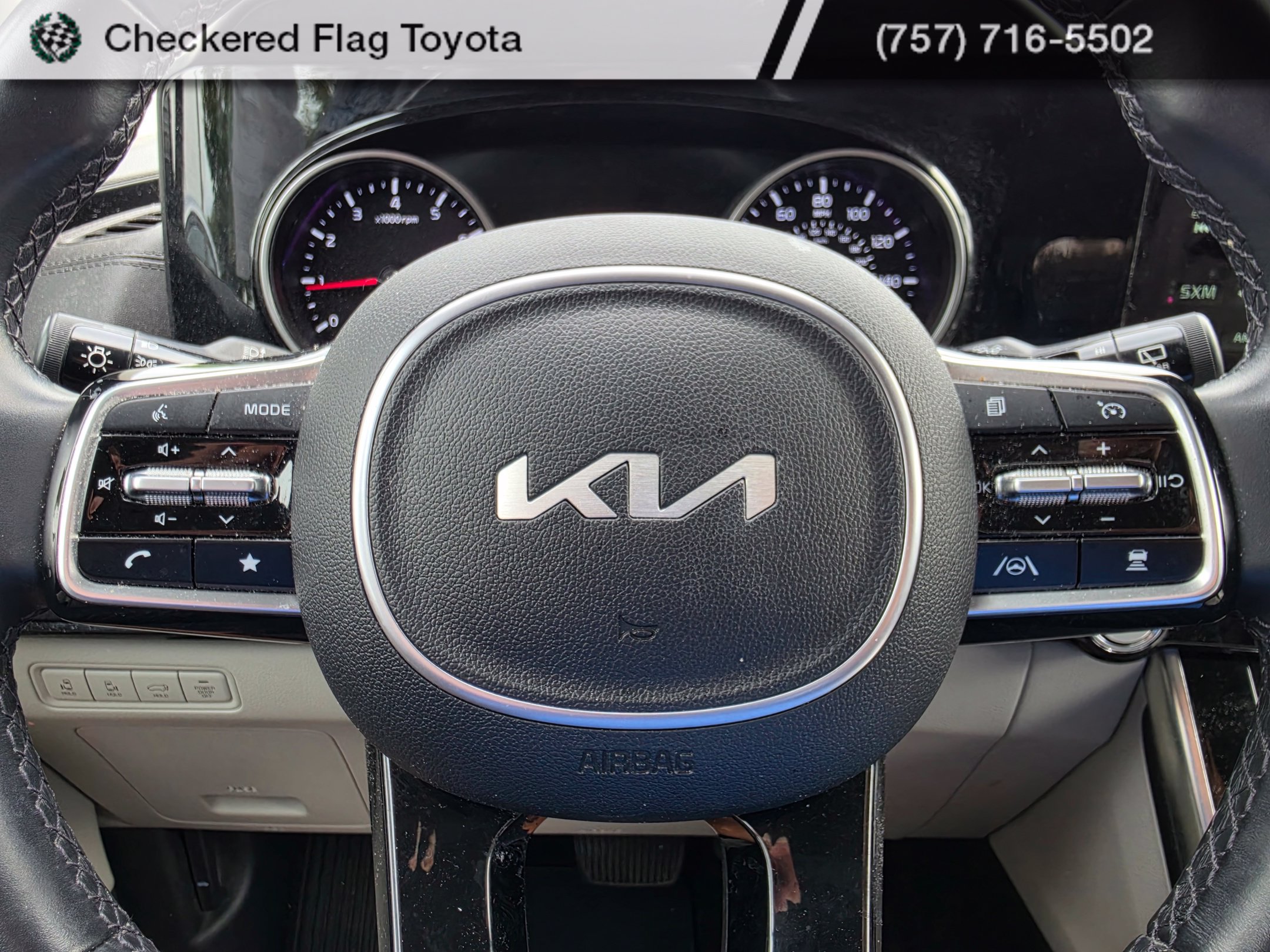 Used 2022 Kia Carnival EX FWD image 13