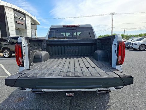 Used 2025 GMC Sierra 1500 AT4 w/ Technology Package AWD/4WD image 35