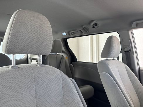 Used 2012 Toyota Sienna LE image 23