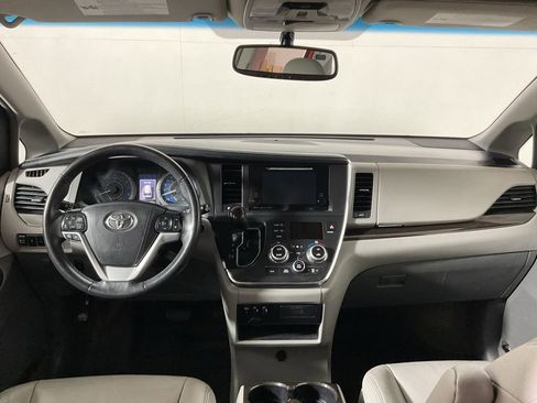 Used 2017 Toyota Sienna XLE w/ XLE Navigation Package image 25