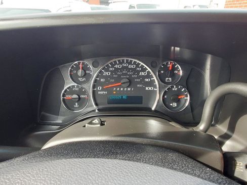 Used 2015 Chevrolet Express 2500 RWD image 9