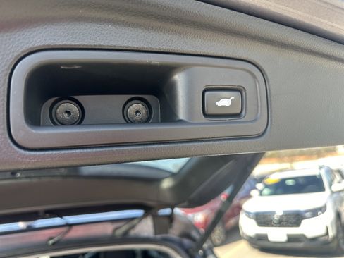 Used 2022 Honda Pilot Touring image 11