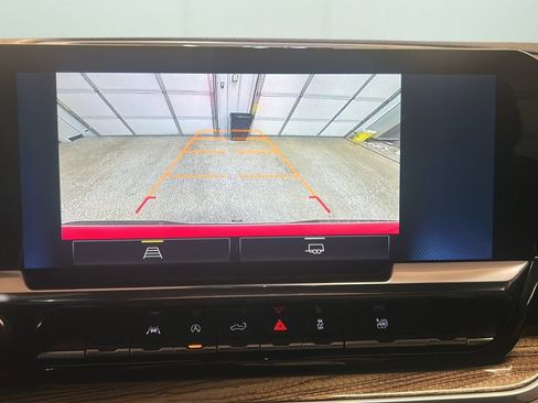 Used 2025 Chevrolet Silverado 1500 LT image 25