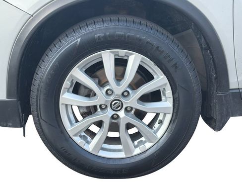 Used 2018 Nissan Rogue SV w/ Premium Package AWD/4WD image 25