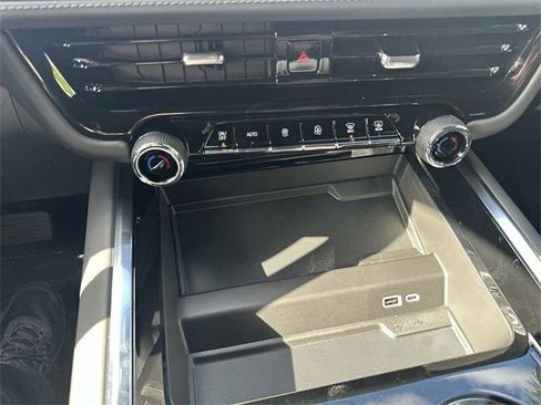 New 2026 Chevrolet Suburban LS image 17