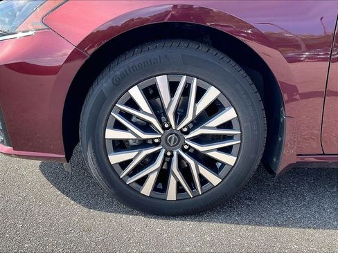 Used 2023 Nissan Altima 2.5 SV w/ SV Premium Package AWD/4WD image 7
