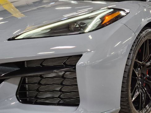 Used 2025 Chevrolet Corvette Z06 image 14