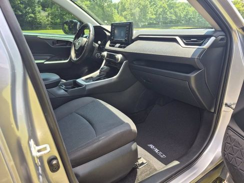 Used 2020 Toyota RAV4 LE FWD image 21