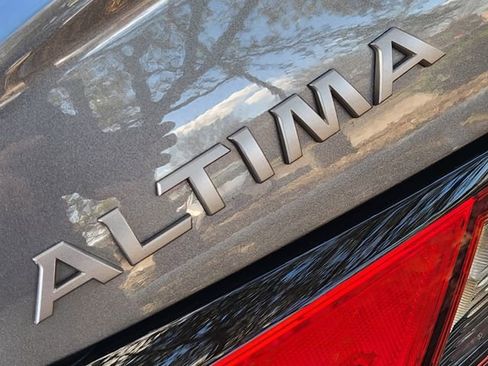 Used 2025 Nissan Altima 2.5 S image 9