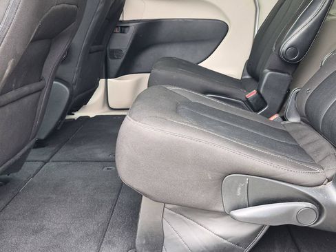 Used 2023 Chrysler Voyager LX FWD image 12