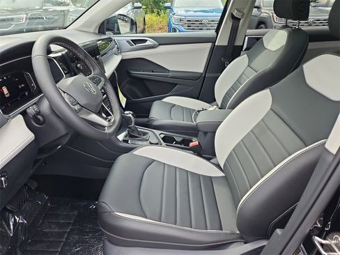 New 2025 Volkswagen Taos SEL image 20