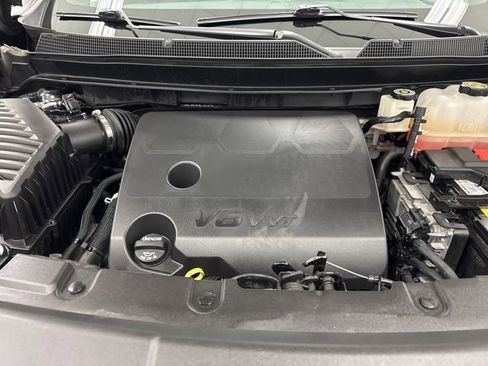 Used 2022 Chevrolet Traverse LT w/ LPO, 'HIT The Road' Package image 40