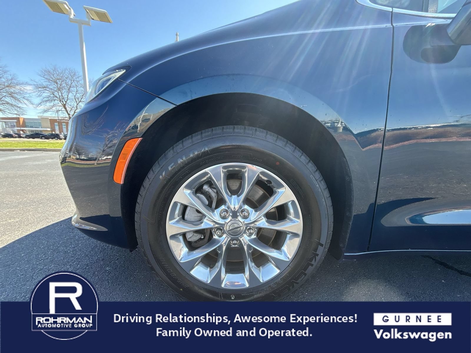 Used 2022 Chrysler Pacifica Touring-L AWD/4WD image 11