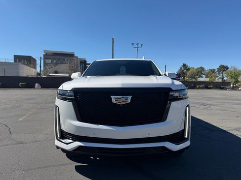 Certified 2023 Cadillac Escalade ESV Sport w/ Touring Package image 8