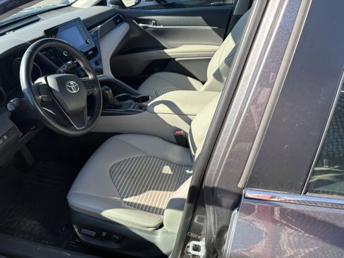 Used 2023 Toyota Camry SE FWD image 3