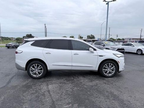 Used 2022 Buick Enclave Essence w/ Experience Buick Package FWD image 6