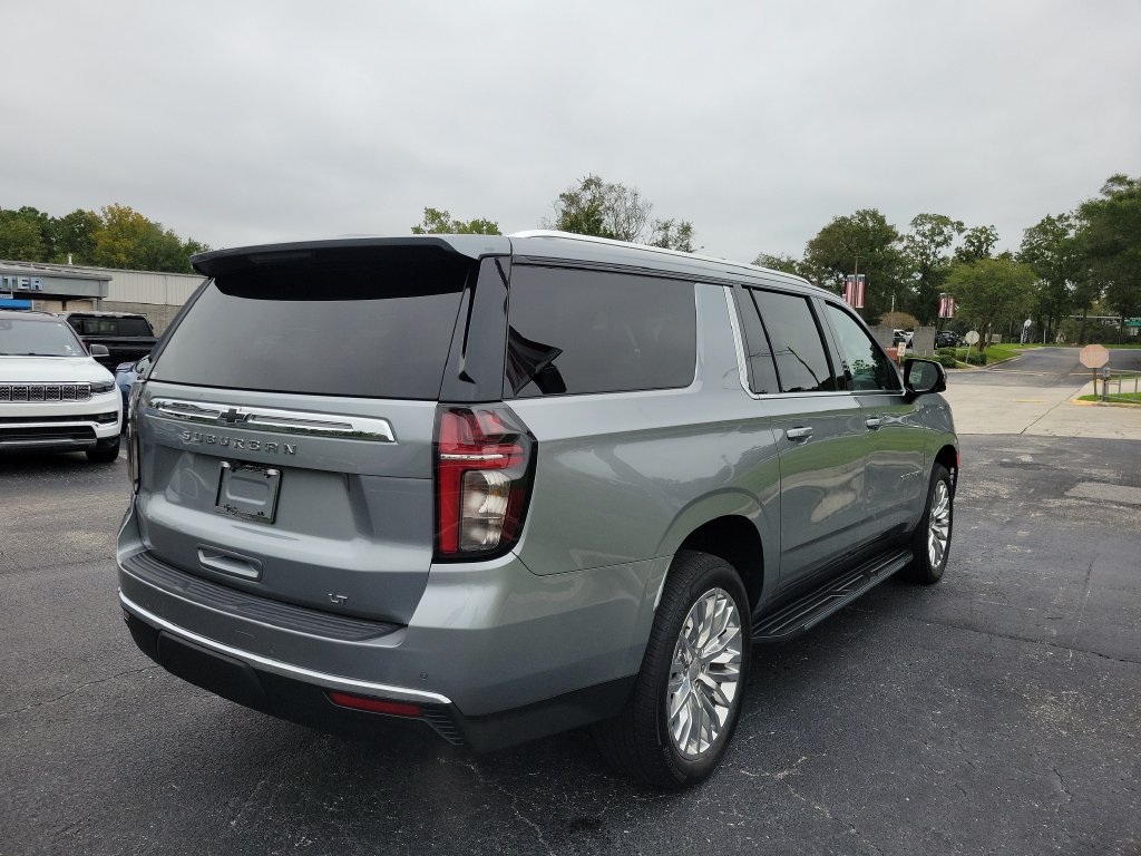 Used 2024 Chevrolet Suburban LT w/ LT Signature Plus Package RWD image 4
