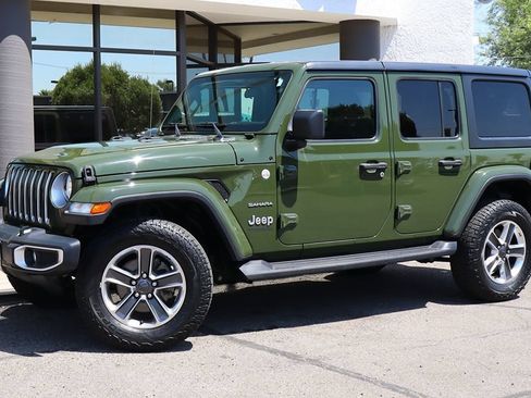Used 2020 Jeep Wrangler Unlimited Sahara AWD/4WD image 3