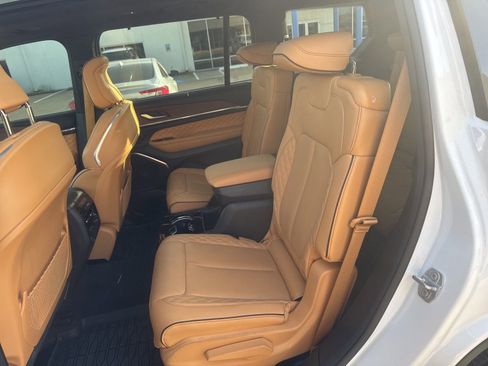 Used 2024 Jeep Grand Cherokee L Summit w/ High Altitude Package image 11