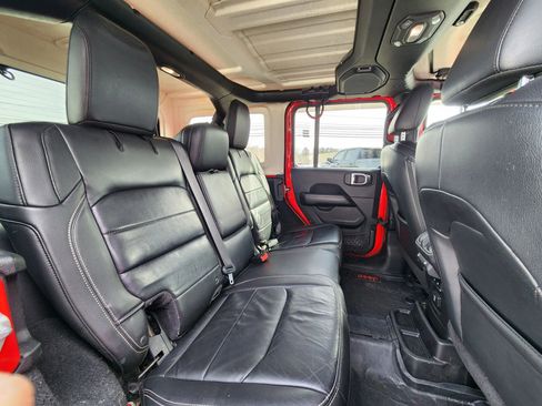 Used 2018 Jeep Wrangler Unlimited Sahara image 45