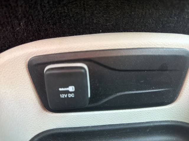 Used 2023 Chrysler Pacifica Touring-L FWD image 35