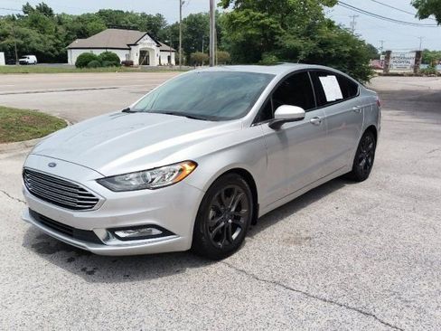 Used 2018 Ford Fusion SE w/ Equipment Group 201A FWD image 1